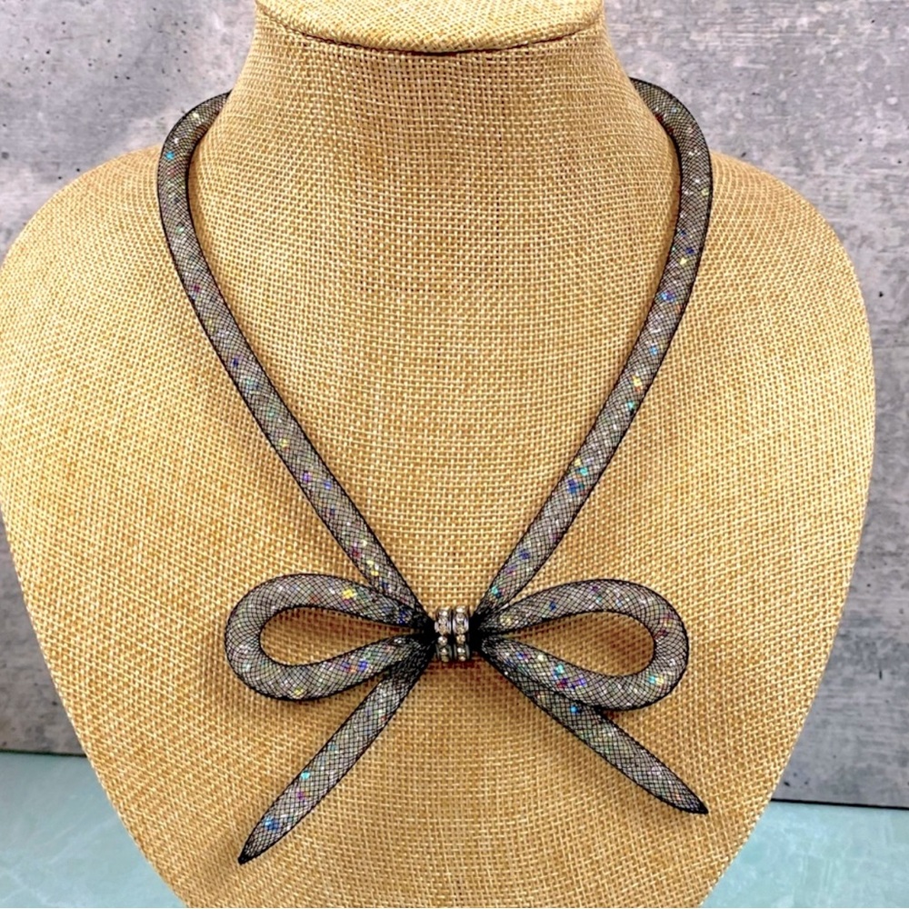 Gorgeous Betsey Johnson black mesh bow necklace clear iridescent crystals 💎 NWT